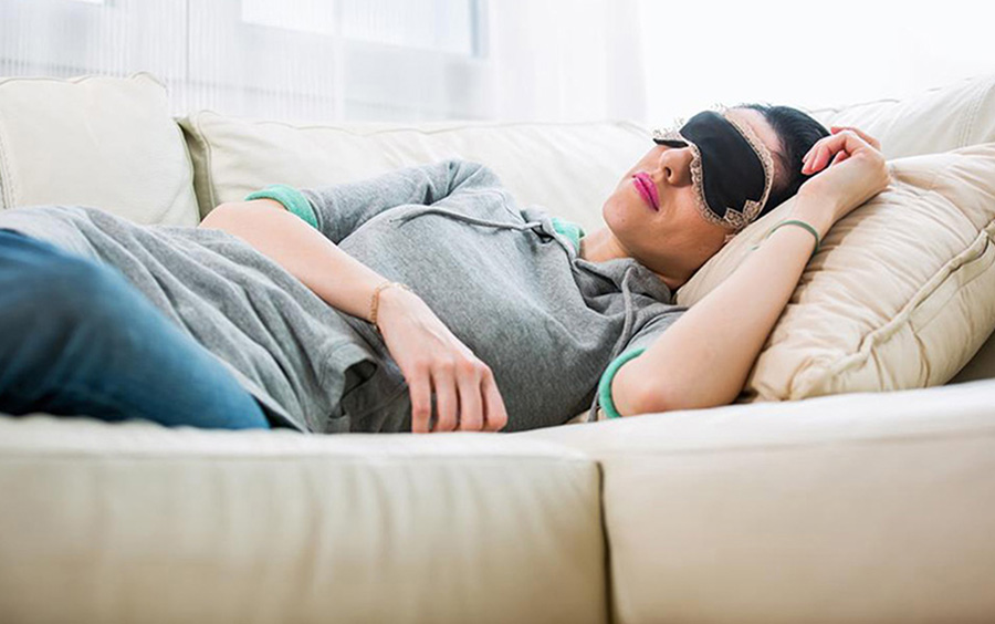 Các chuyên gia sức khỏe khuyên bạn nên duy trì giấc ngủ trưa đều đặn