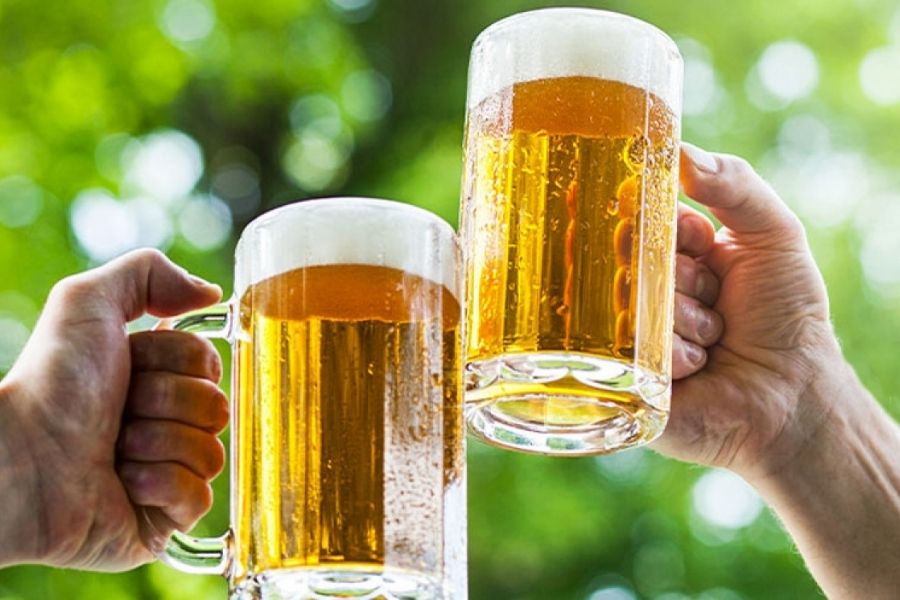 Thành phần chính của bia chứa calo từ cồn và carbohydrate Thành phần chính của bia chứa calo từ cồn và carbohydrate