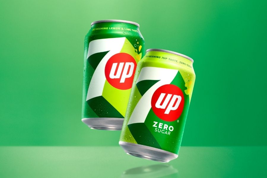 7 Up không chứa caffeine, chủ yếu gồm nước có gas, đường, axit citric và hương liệu