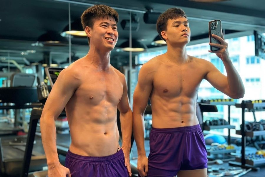 Duy Mạnh và Việt Anh sở hữu body chuẩn lực sĩ với tỷ lệ cơ bắp cân đối, săn chắc