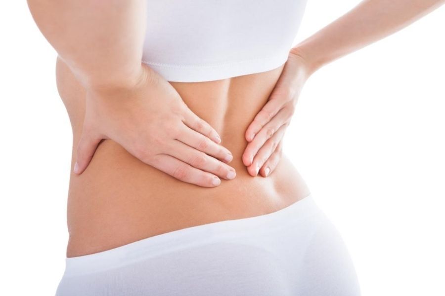 Căng cơ lưng kéo dài là hậu quả phổ biến của việc cột sống bị cong bất thường